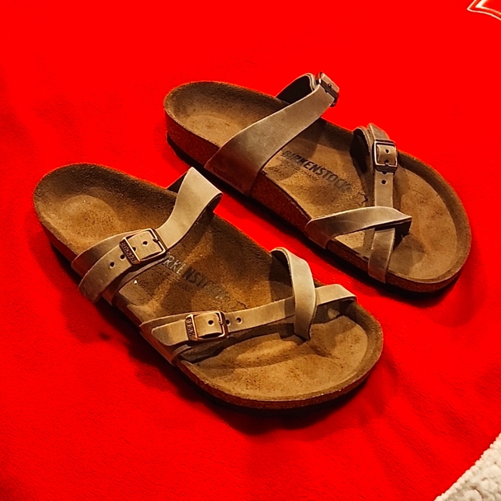 NWOT Birkenstock Mayari sandals women's size 9 (39)
